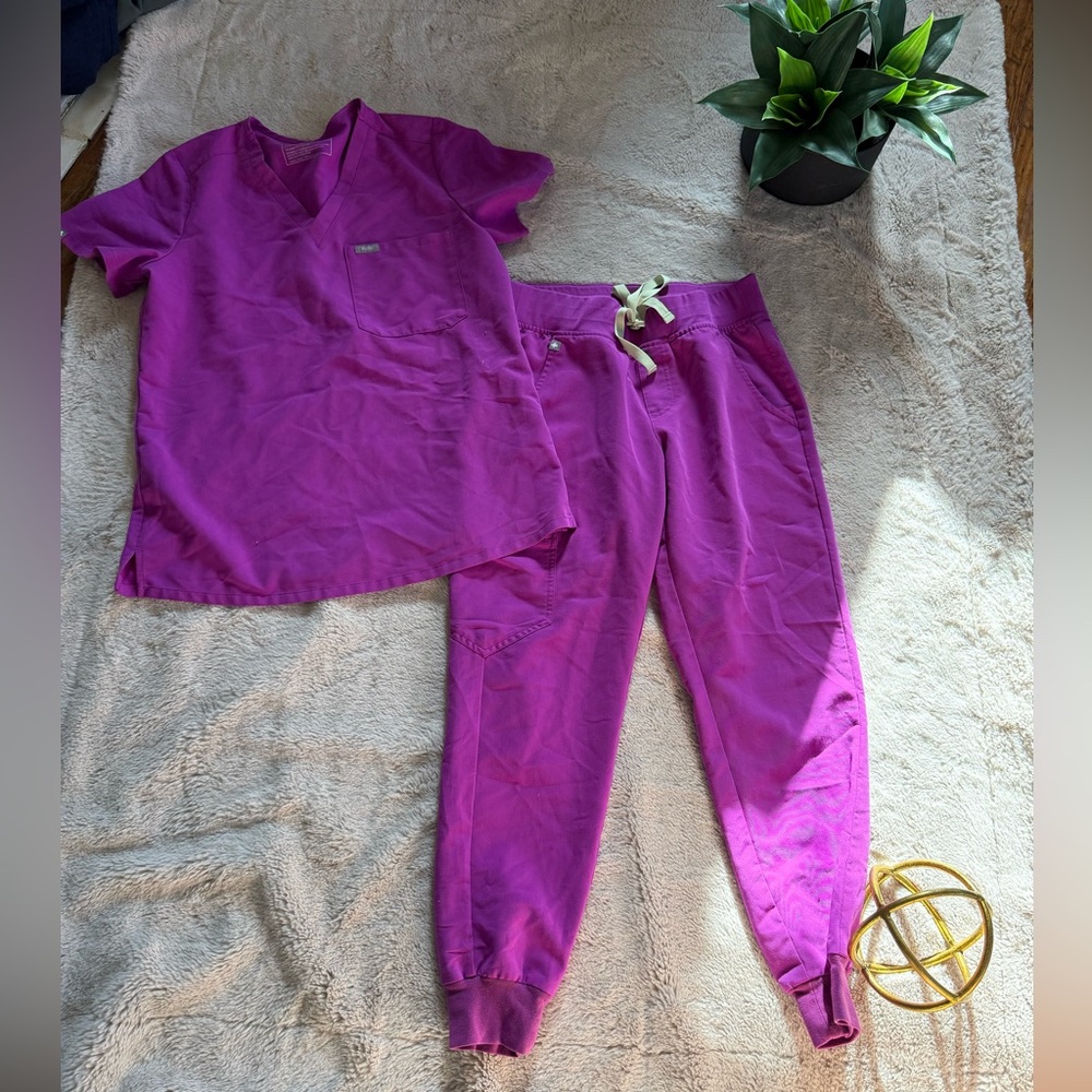 Figs Vibrant Pink Scrub Set small